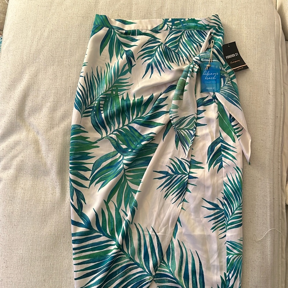Tropical theme wrap skirt. Brand new